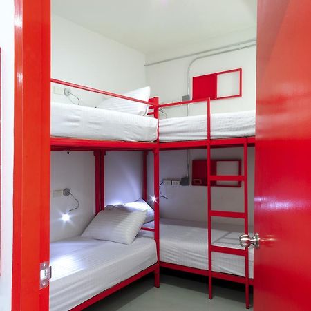 Jellybean Ezy Hostel Sathorn Бангкок Экстерьер фото