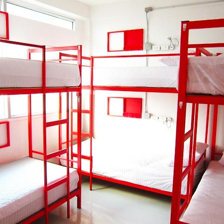 Jellybean Ezy Hostel Sathorn Бангкок Экстерьер фото
