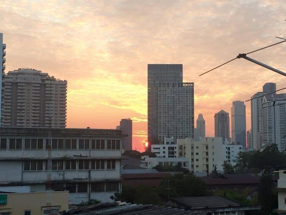 Jellybean Ezy Hostel Sathorn Бангкок Экстерьер фото