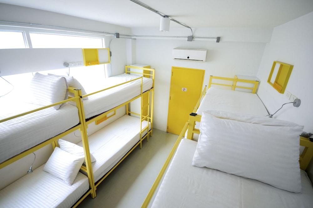 Jellybean Ezy Hostel Sathorn Бангкок Экстерьер фото