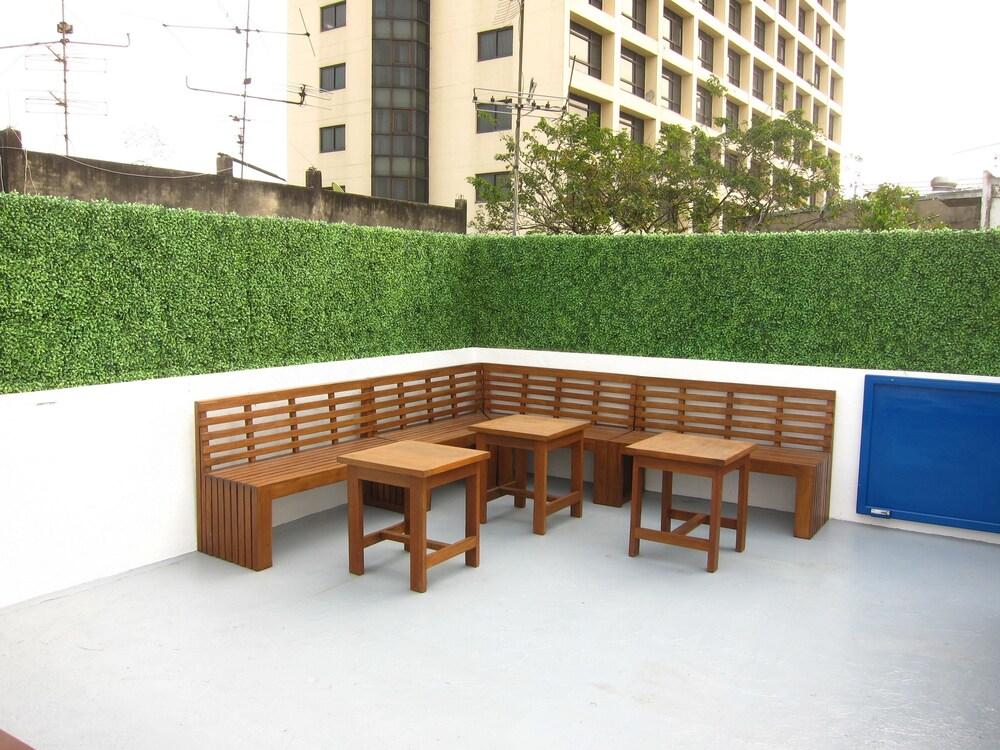 Jellybean Ezy Hostel Sathorn Бангкок Экстерьер фото