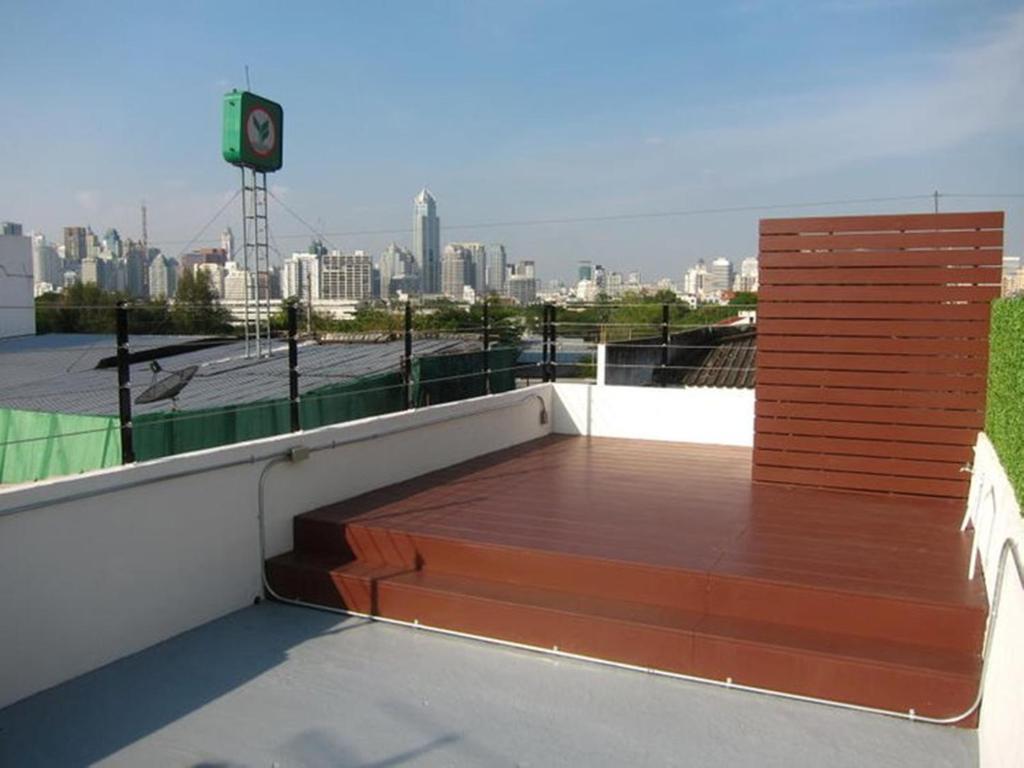 Jellybean Ezy Hostel Sathorn Бангкок Экстерьер фото