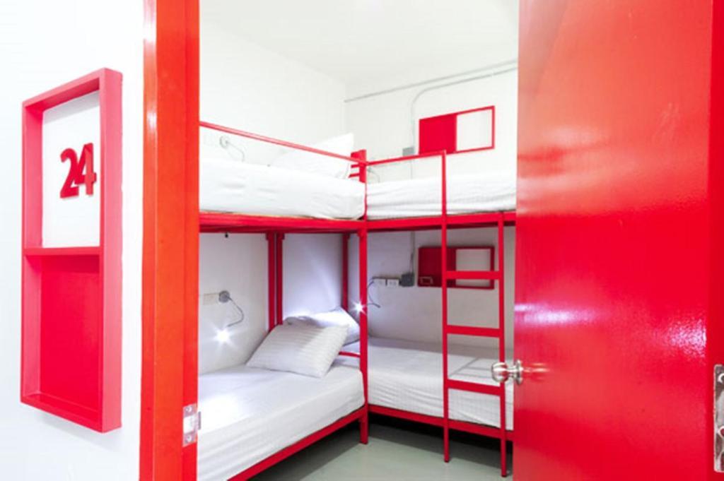 Jellybean Ezy Hostel Sathorn Бангкок Номер фото