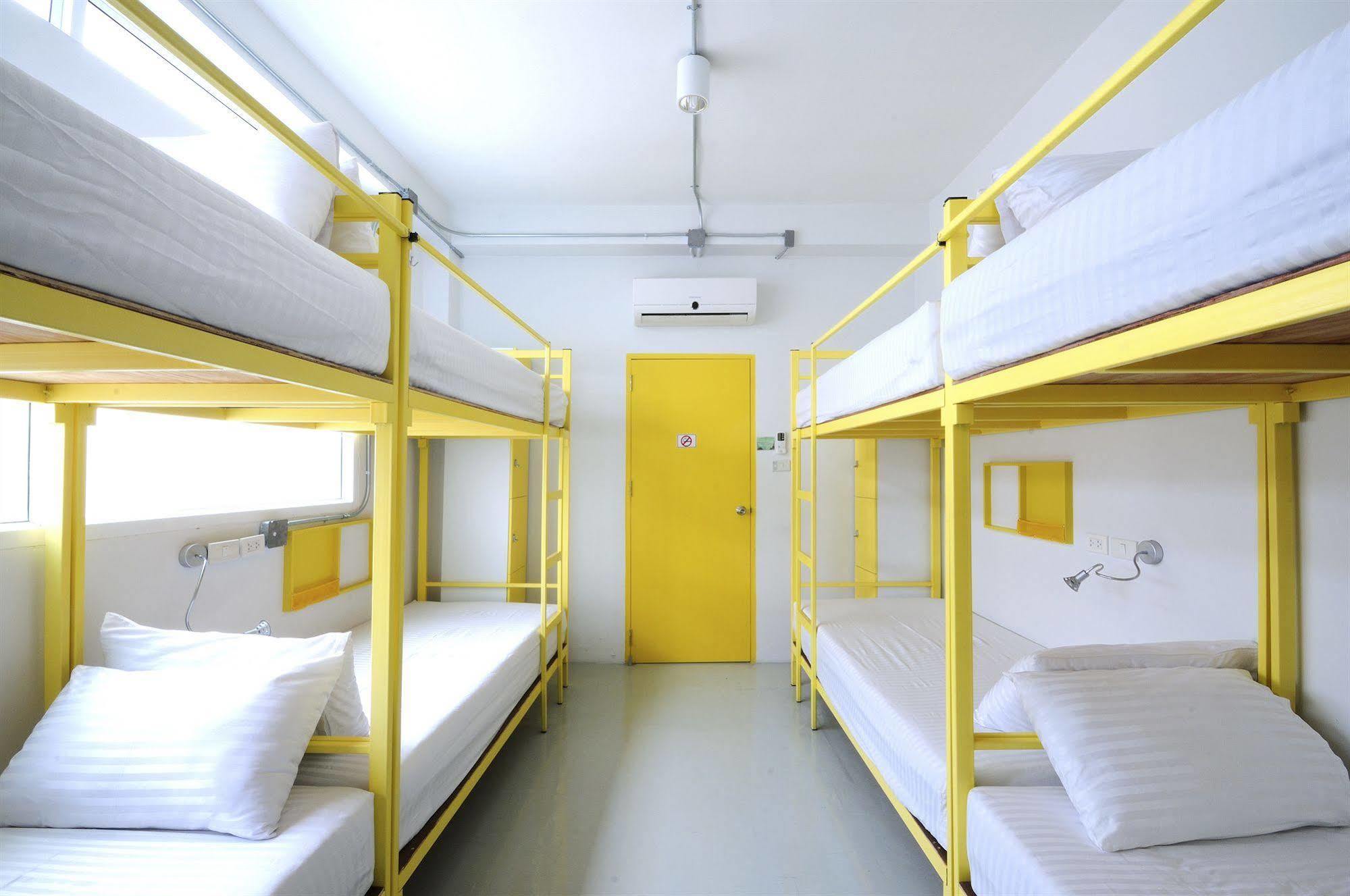 Jellybean Ezy Hostel Sathorn Бангкок Экстерьер фото