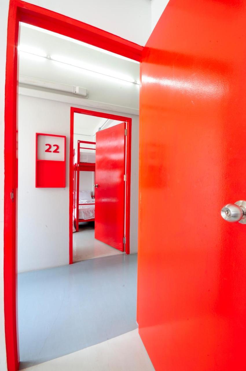 Jellybean Ezy Hostel Sathorn Бангкок Экстерьер фото