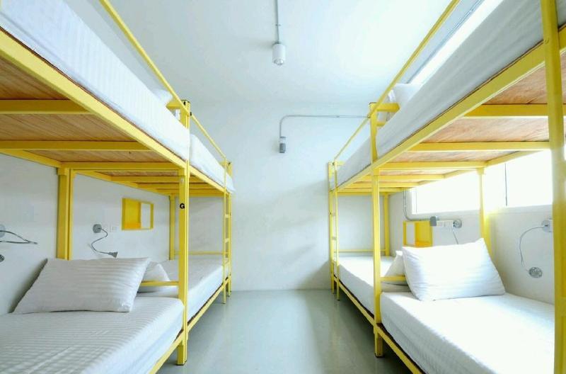Jellybean Ezy Hostel Sathorn Бангкок Экстерьер фото